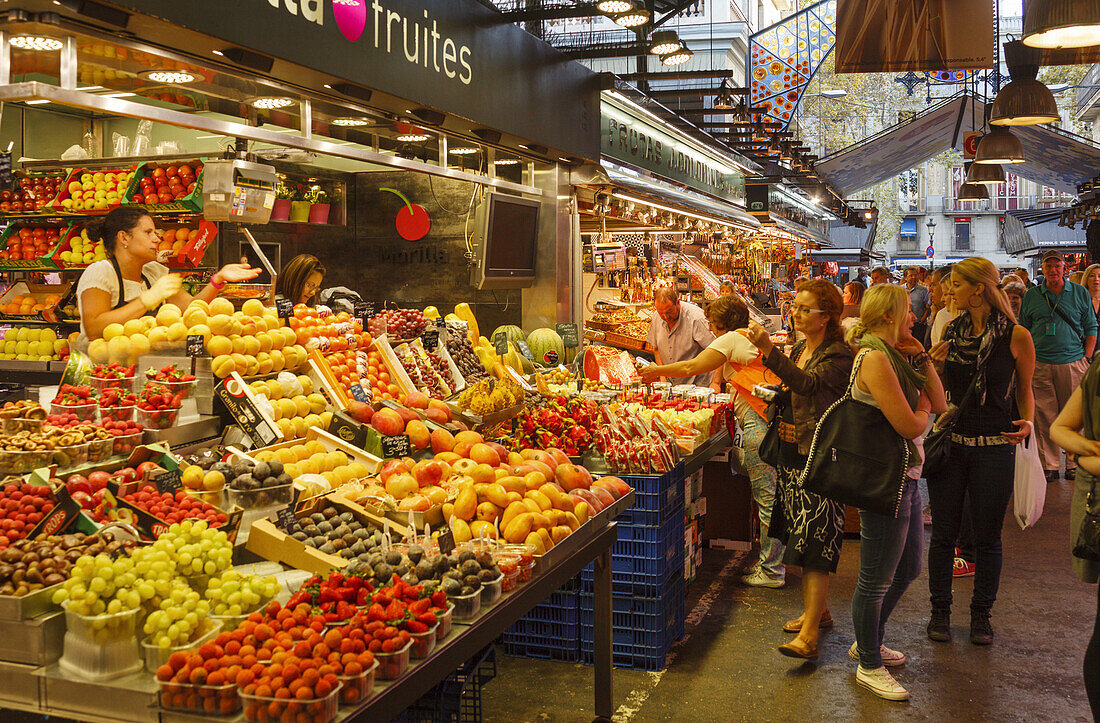 fruits, Mercat de la Boqueria, market hall, La Rambla, city district El Raval, Ciutat Vella, old town, Barcelona, Catalunya, Catalonia, Spain, Europe