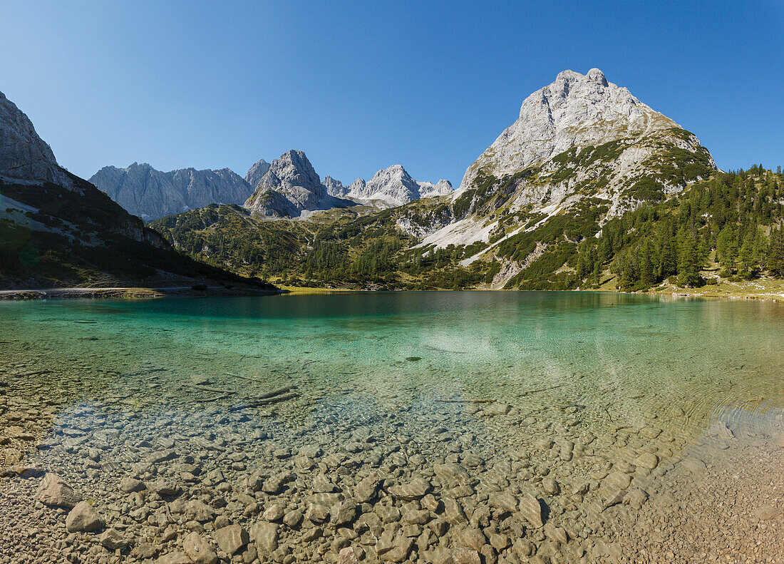 Lake Seebensee with vorderer Drachenkopf and vorderer Tatjakopf mountains, near Ehrwald, district Reutte, Tyrol, Austria, Europe