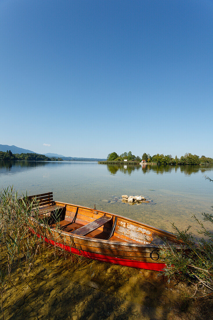 Lake Staffelsee, Woerth island and Buchau island with rowing boat, Seehausen am Staffelsee, near Murnau, Blue Land, district Garmisch-Partenkirchen, Bavarian alpine foreland, Upper Bavaria, Bavaria, Germany, Europe