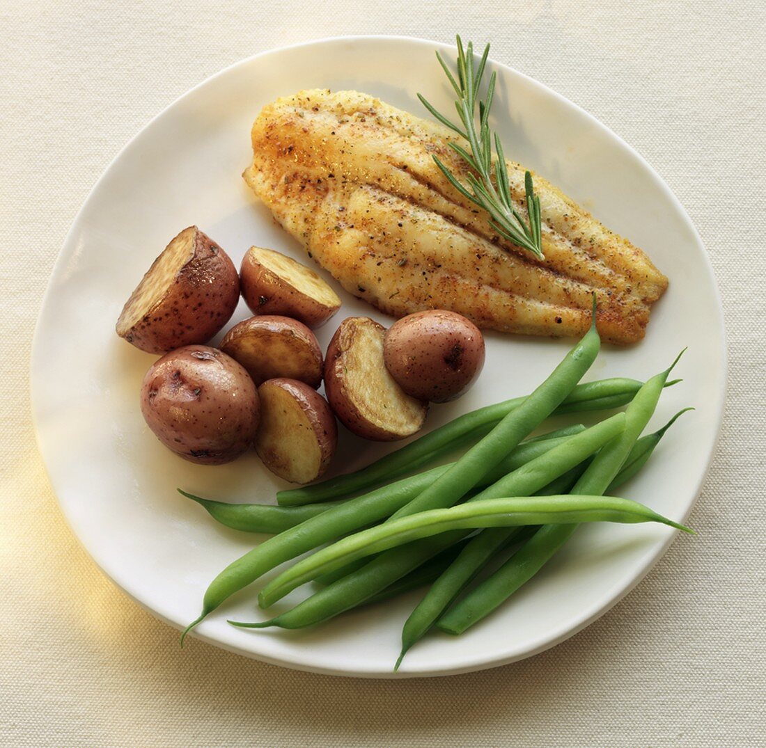 White Fish Fillet with Roasted Red Potatoes and Green Beans
