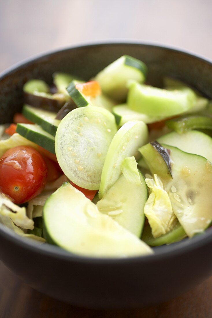 Gemüsesalat mit Sesam-Ingwer-Dressing