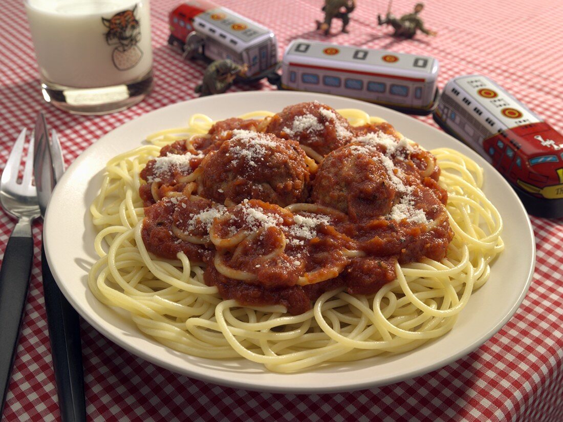 Spaghetti mit Hackbällchen für Kinder