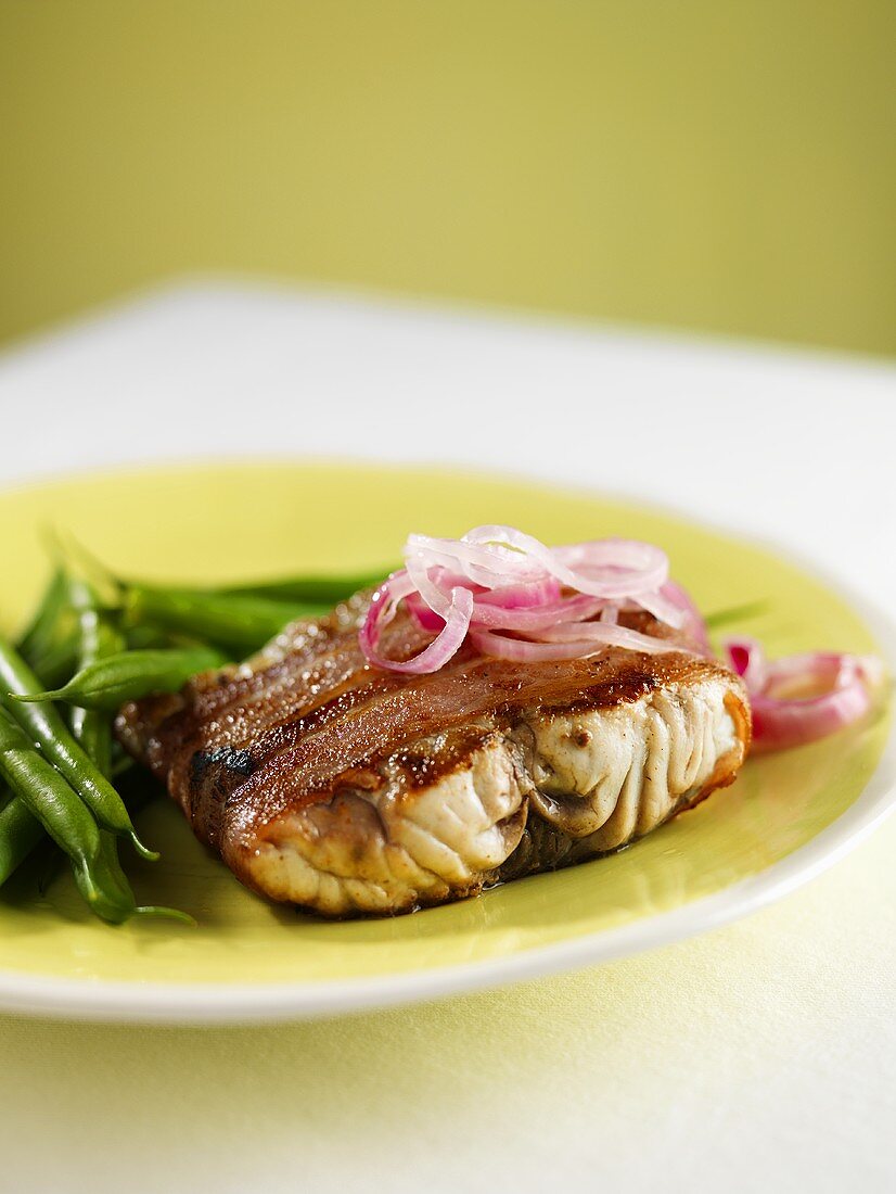 Blue Fish Fillet with Red Onions and Green Beans