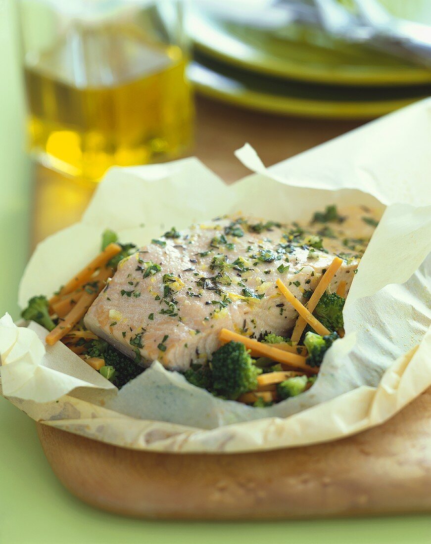 Salmon and Vegetables in a Parchment Paper Pouch