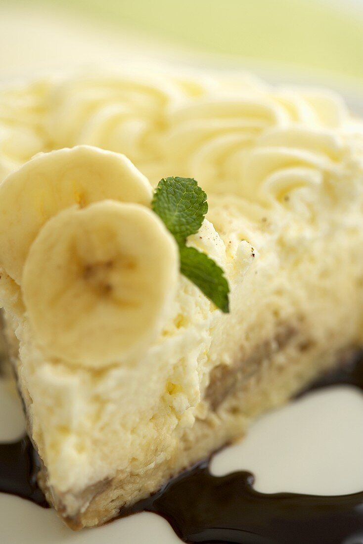 Banana Cream Pie (Bananencremetorte, USA) mit Schokosauce