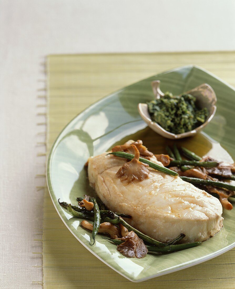 Halibut with Green Beans and Mushrooms