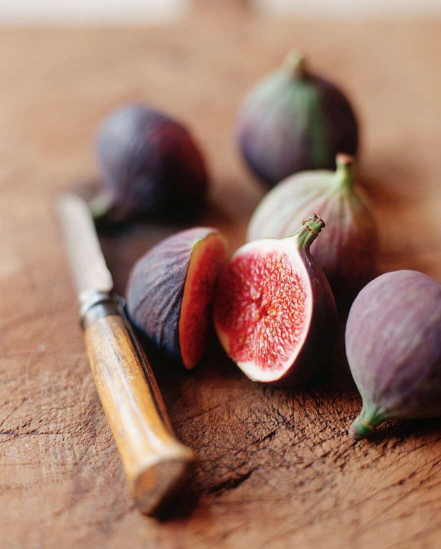 Organic Figs; One Cut in Half; Knife
