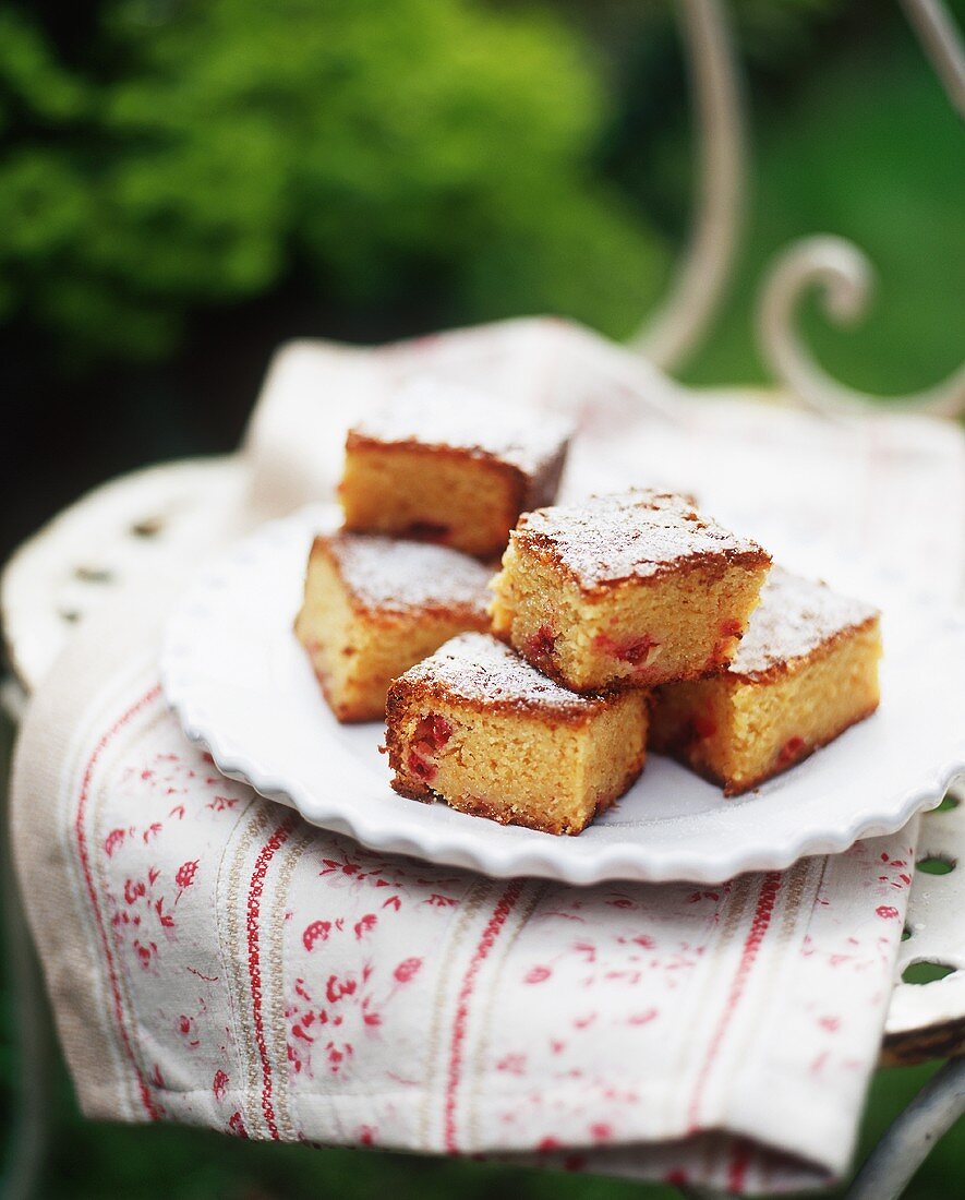 Redcurrant cake