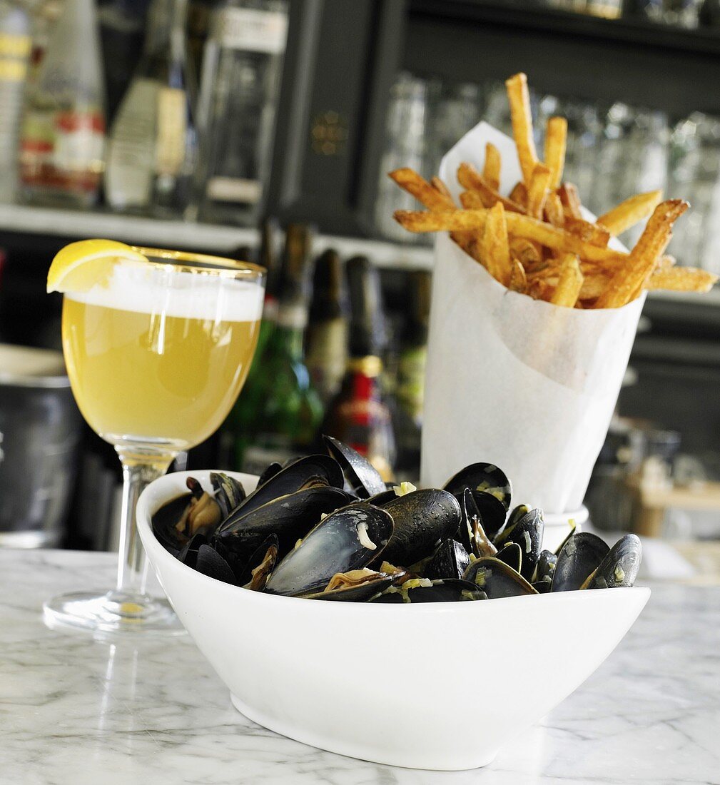 Belgium Mussels in White Wine; French Fries and Beer