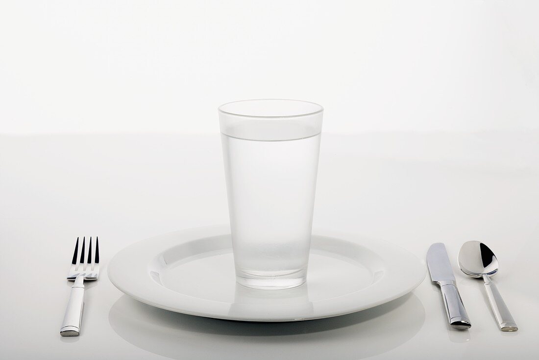 Gedeck mit Wasserglas