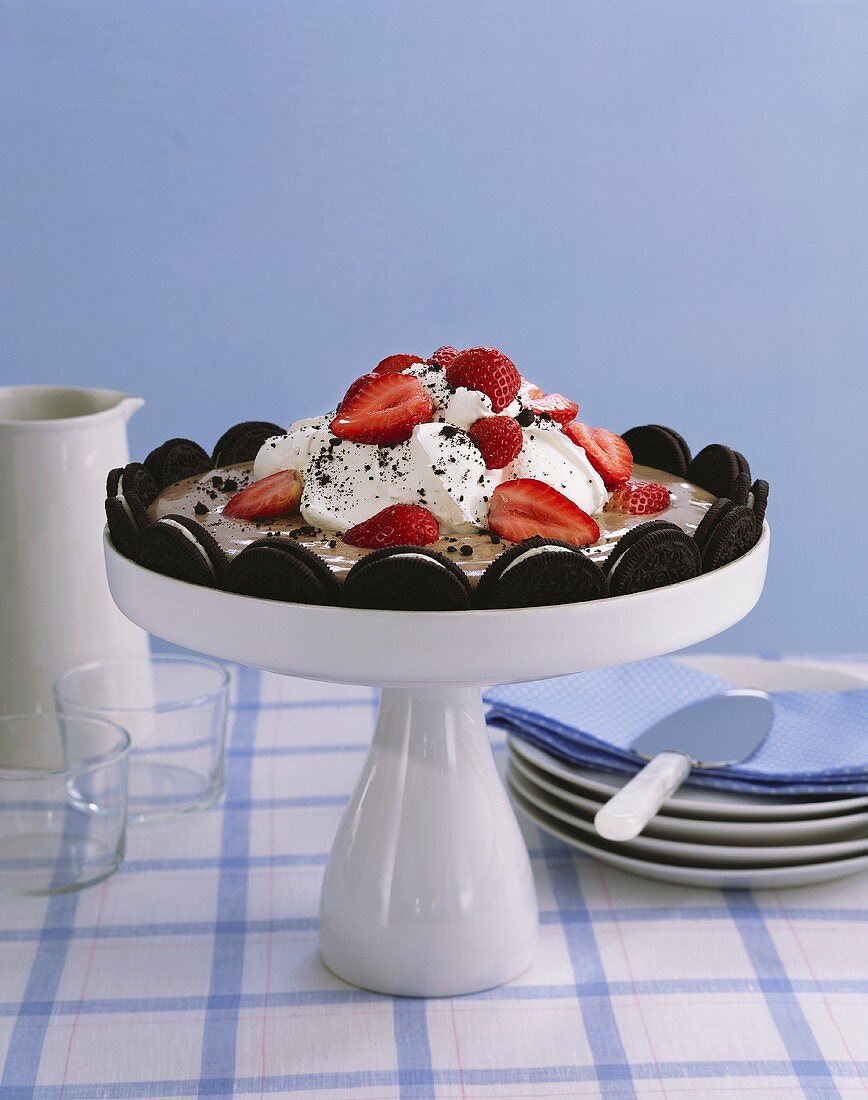 Schokocreme mit Oreo-Keksen und Erdbeeren