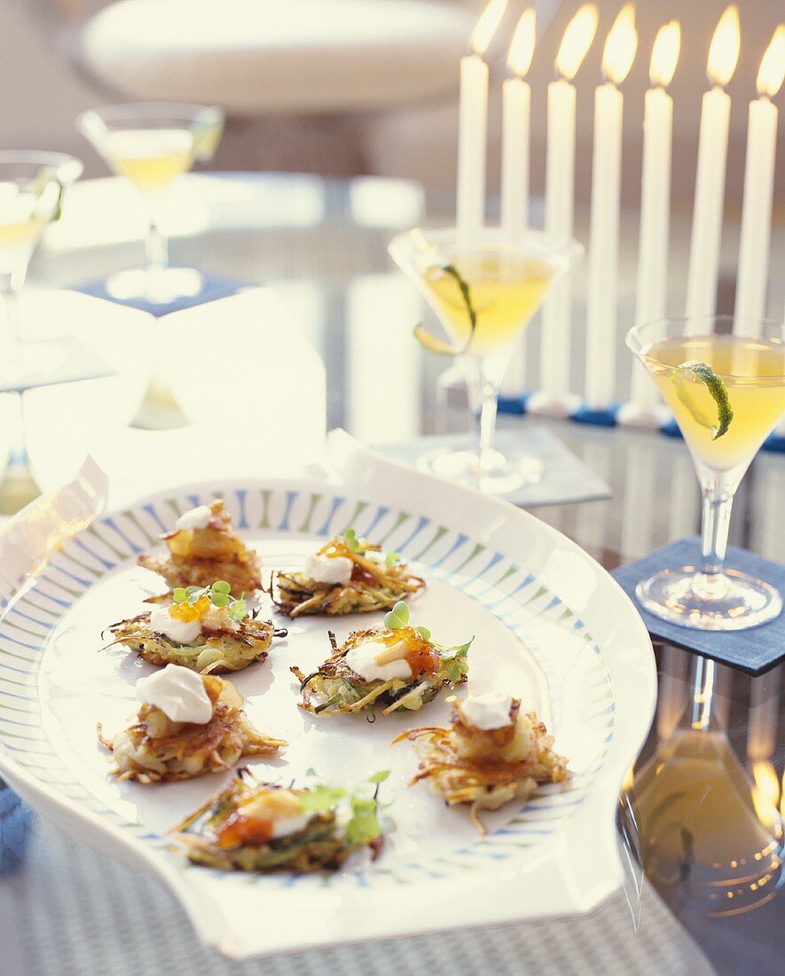 Latkes (Kartoffelpuffer) mit Saurer Sahne