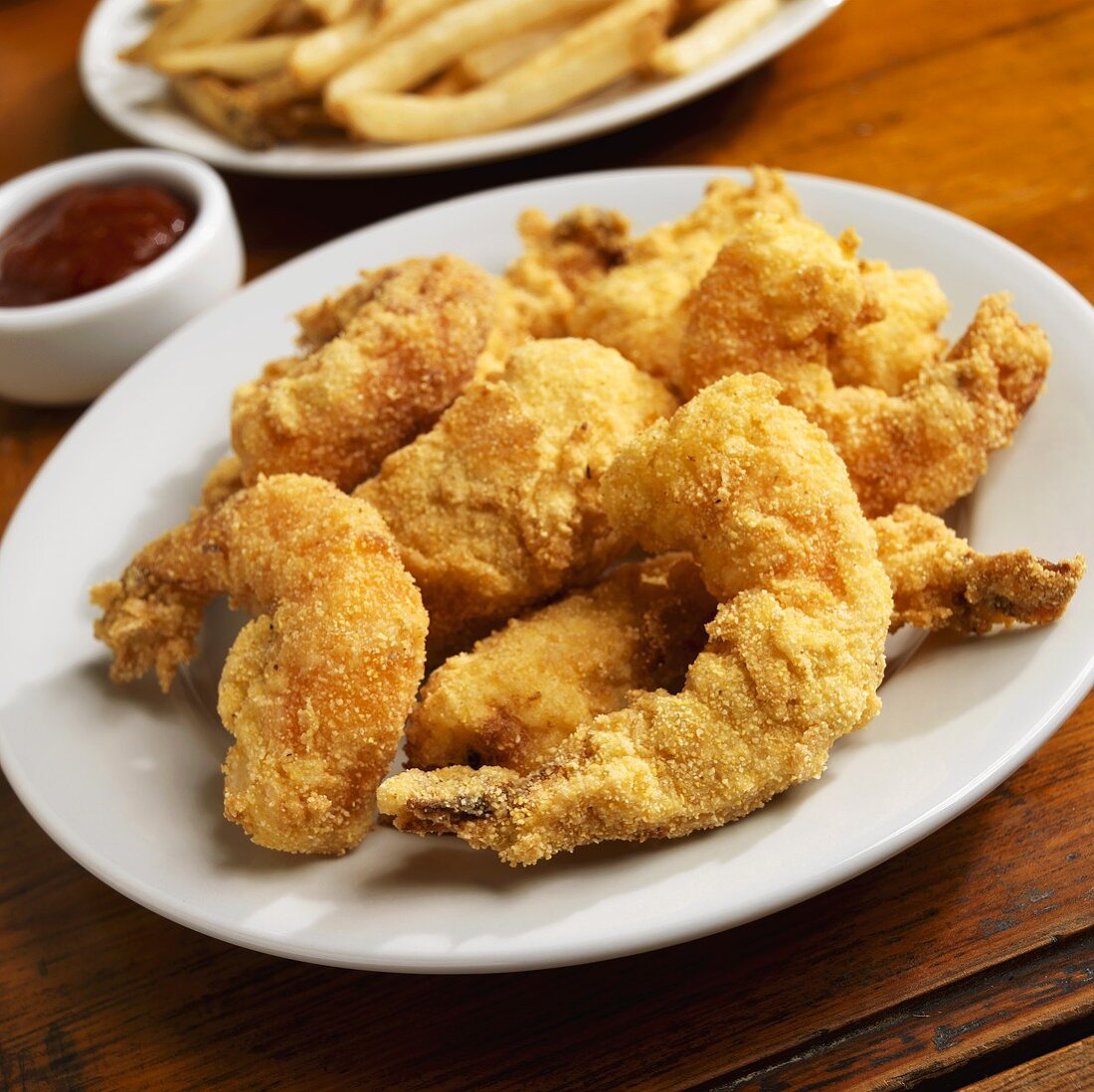 Frittierte Shrimps, Ketchup, Pommes frites