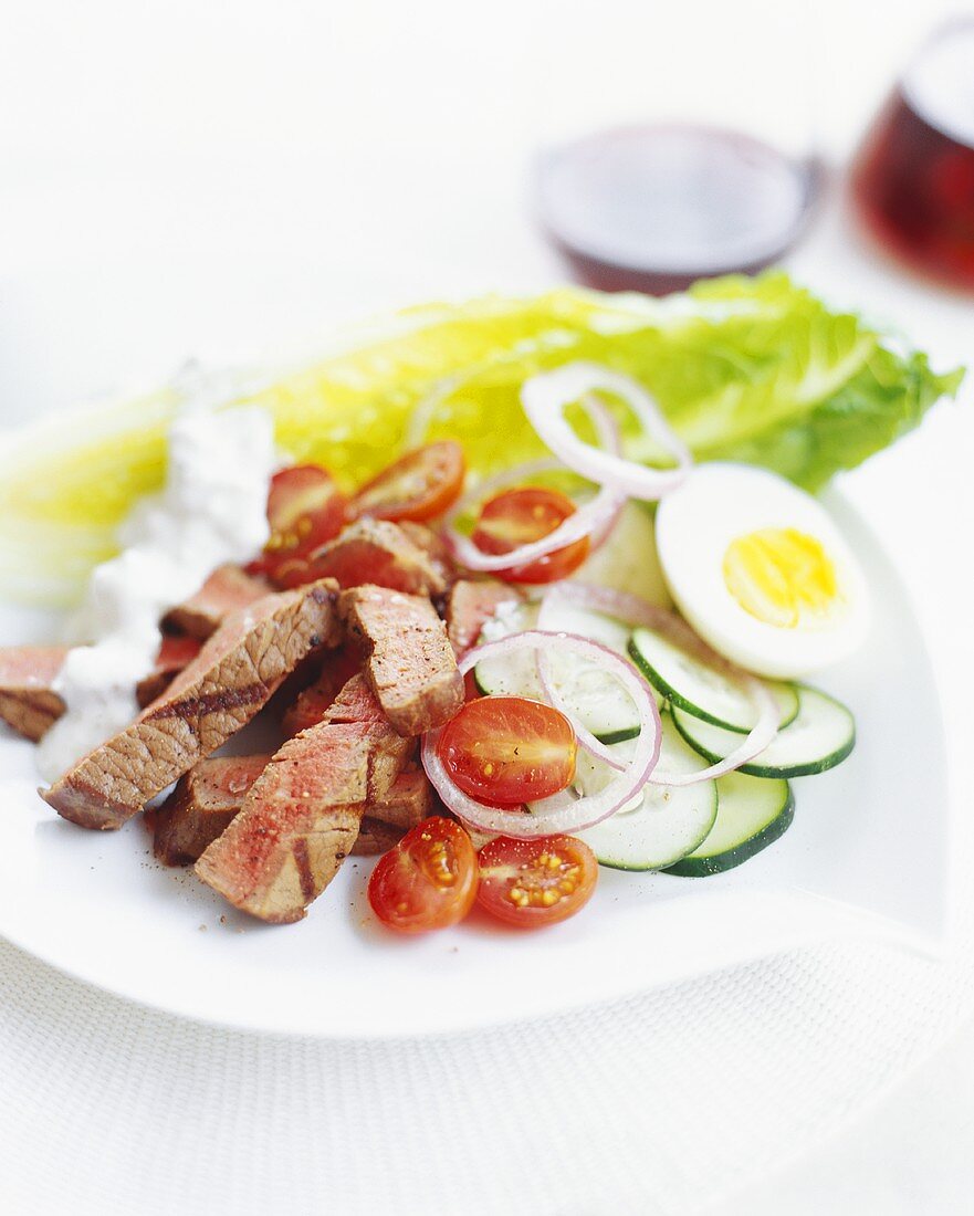 Grilled Steak Salad with Creamy Dressing