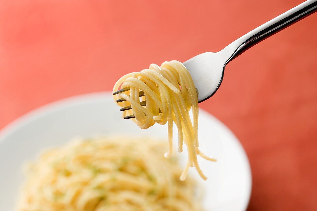 Gekochte Spaghetti auf einer Gabel