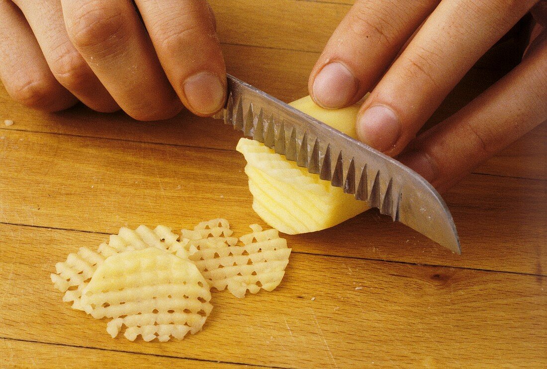 Cutting potatoes with crinkle-cut knife