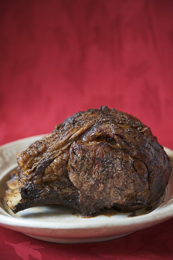 Schweinekotelettbraten auf einer Platte