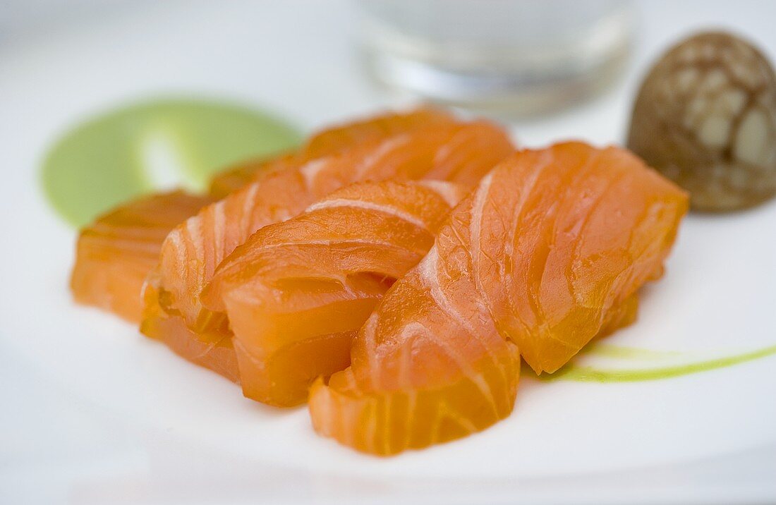 Lachs-Sashimi mit Wasabi