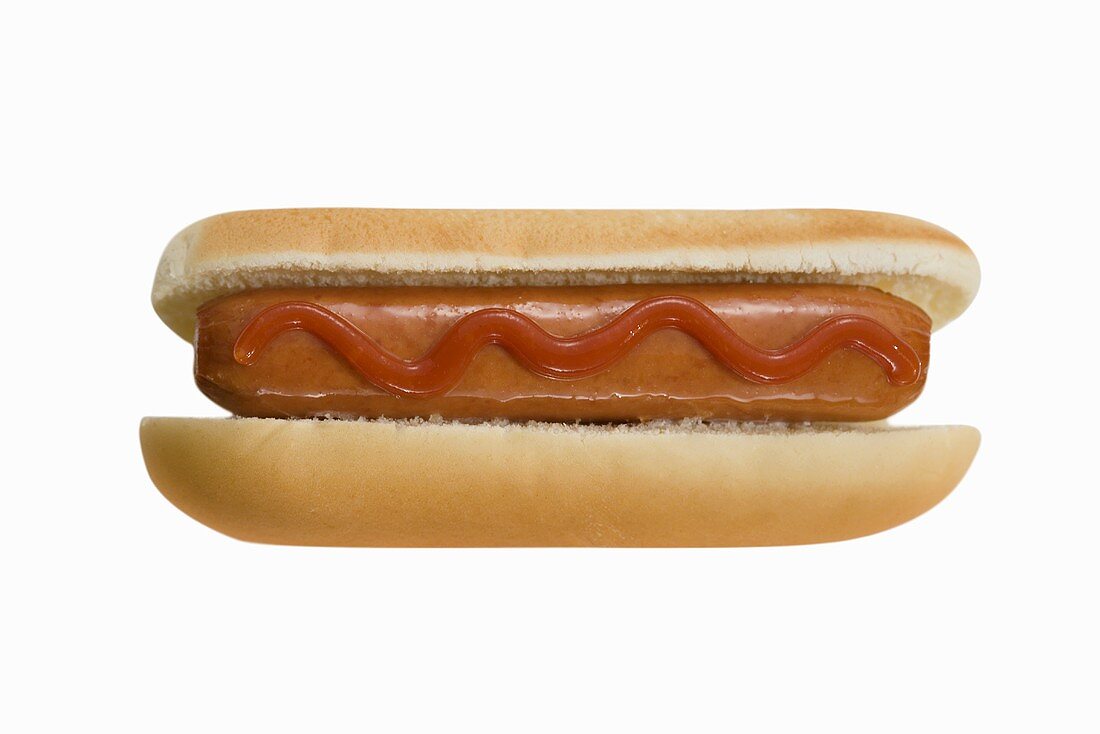 Ein Hot Dog mit Ketchup