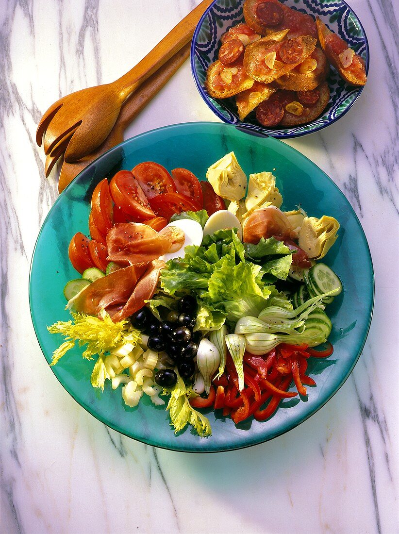 Salad with Vegetables and Prosciutto