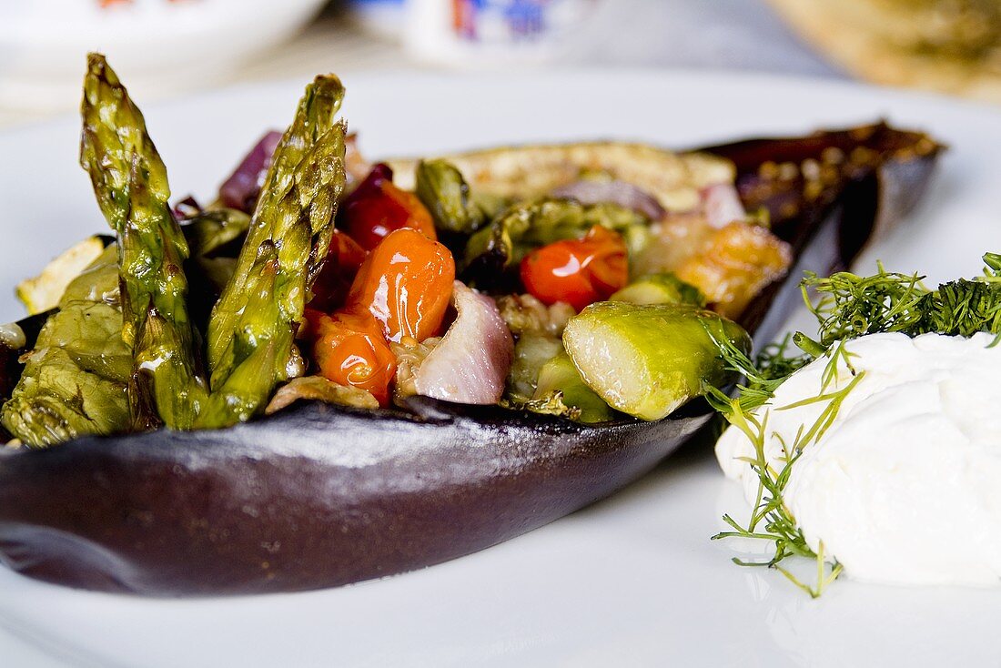 Aubergine mit Gemüsefüllung aus dem Ofen