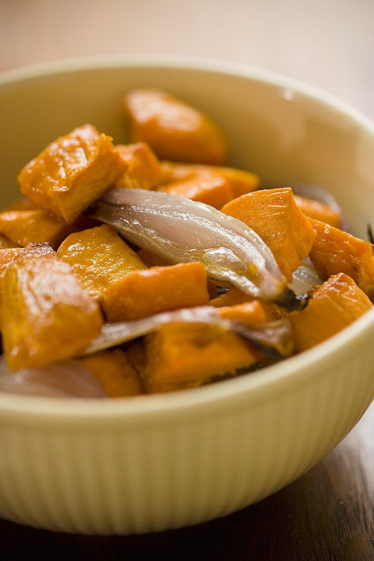 Gebratene Süsskartoffeln mit Zwiebeln