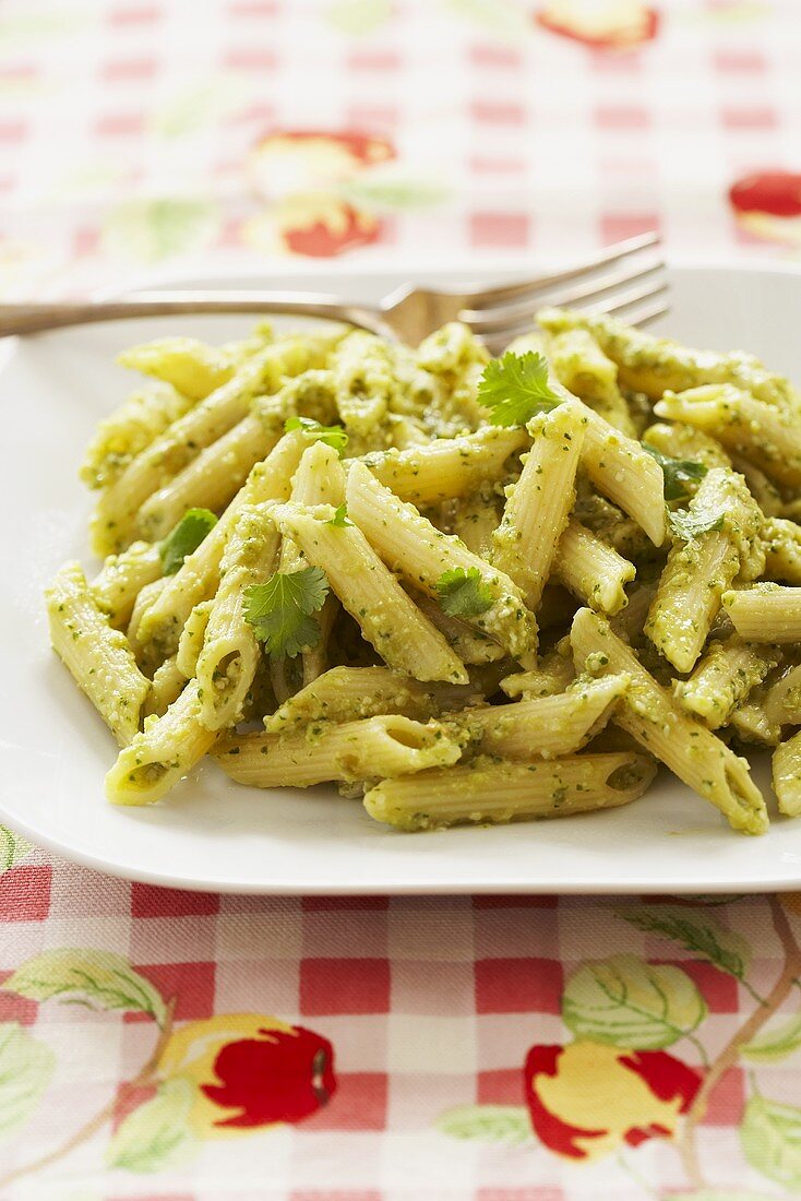 Penne mit Pesto und Koriandergrün