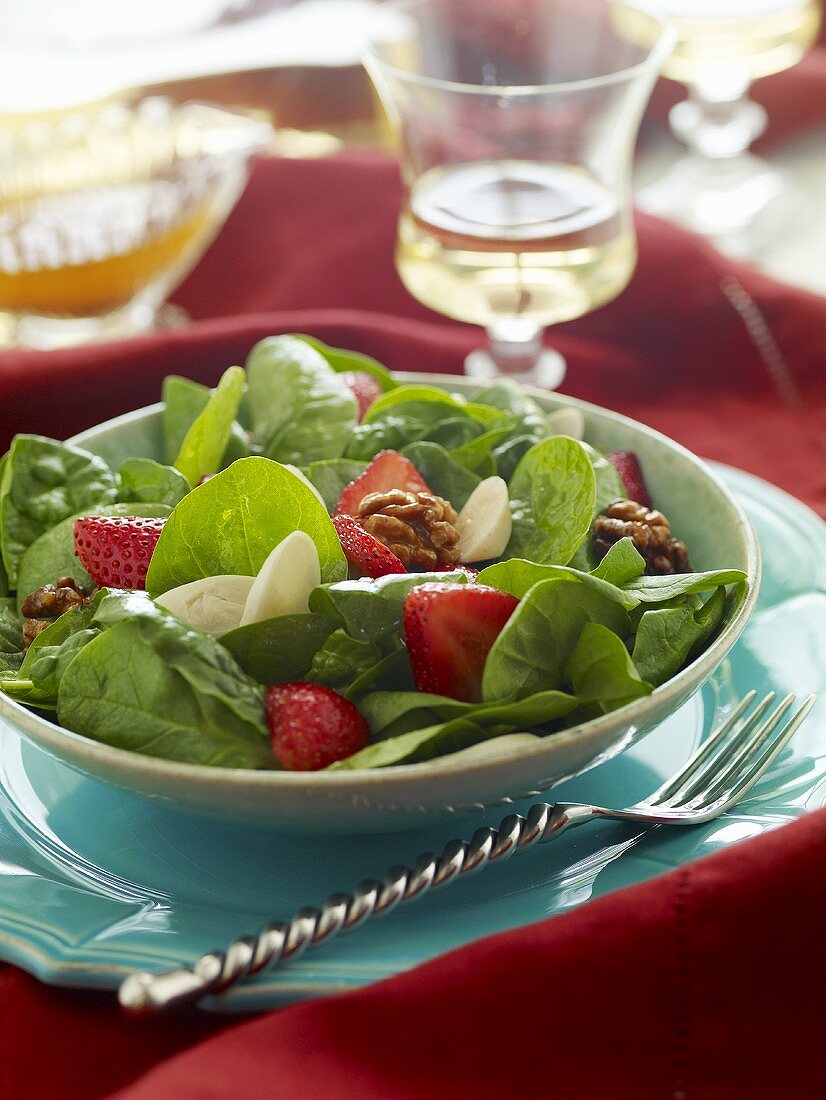 Salad with Strawberries and Walnuts