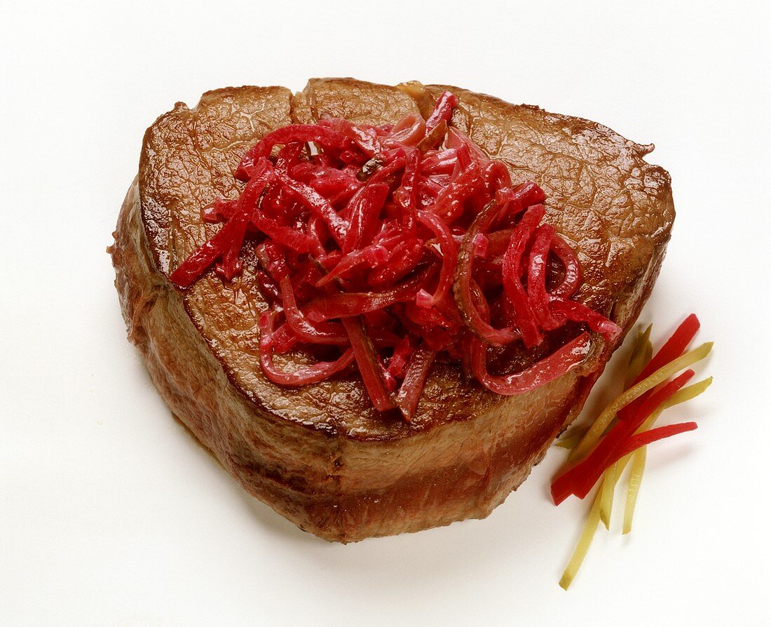 Steak mit Rote Bete & Cornichons