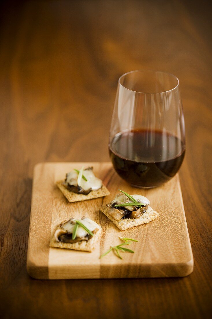 Three Cheese and Cracker Hors d'Oeuvres with Red Wine