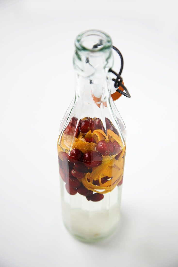 Selbstgemachter Cranberry-Orangen-Wodka