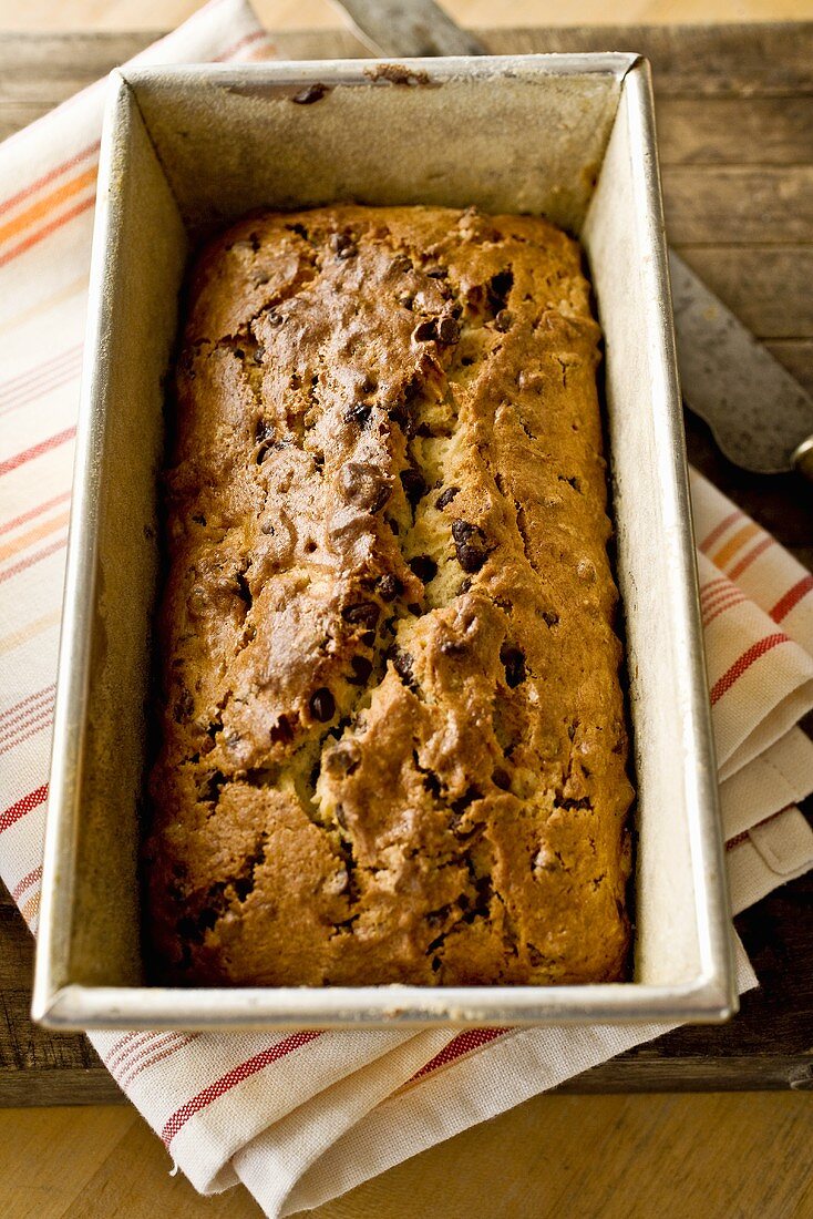 Bananenbrot mit Chocolate Chips in Backform