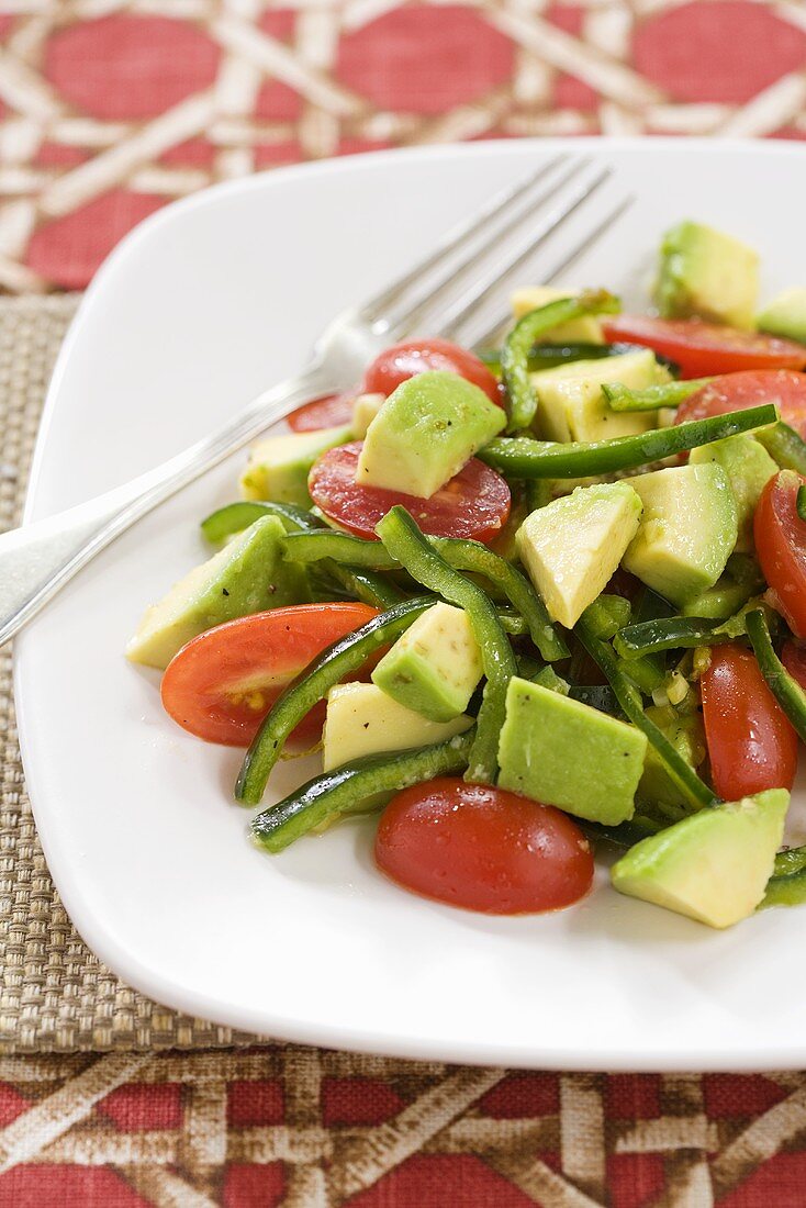 Guacamole Salad with Tomatoes and Green Peppers