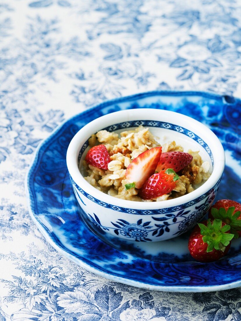 Oatmeal with Strawberries and Cream