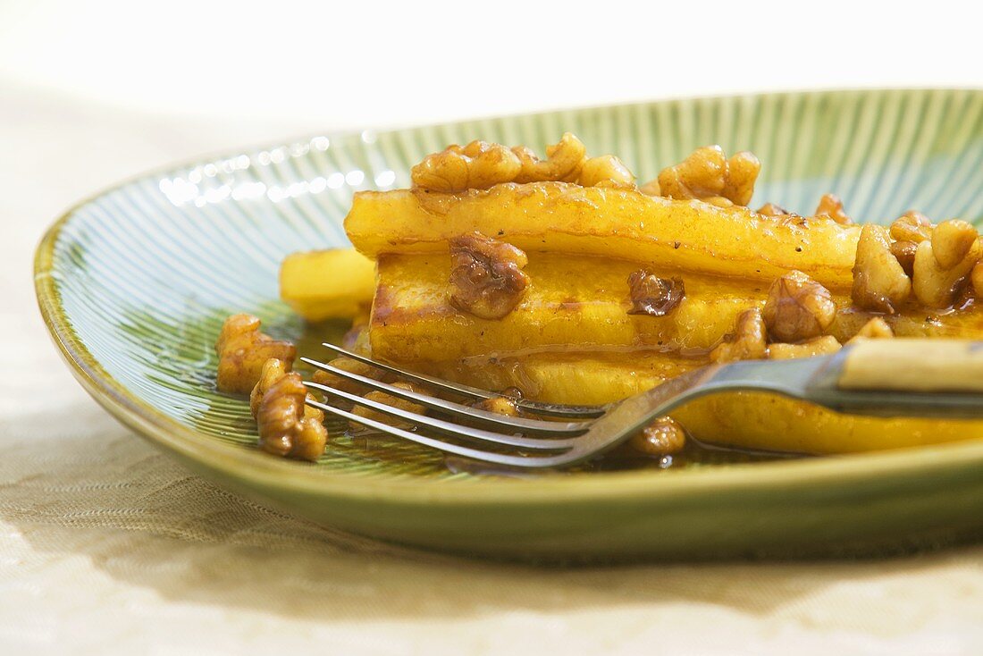 Gegrillte Ananas mit Walnüssen