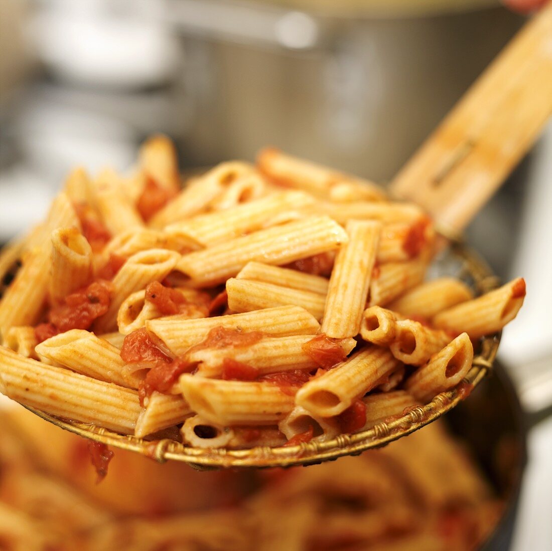 Penne rigate mit Tomatensauce