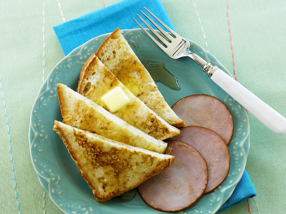 French Toast mit Butter und Schinken