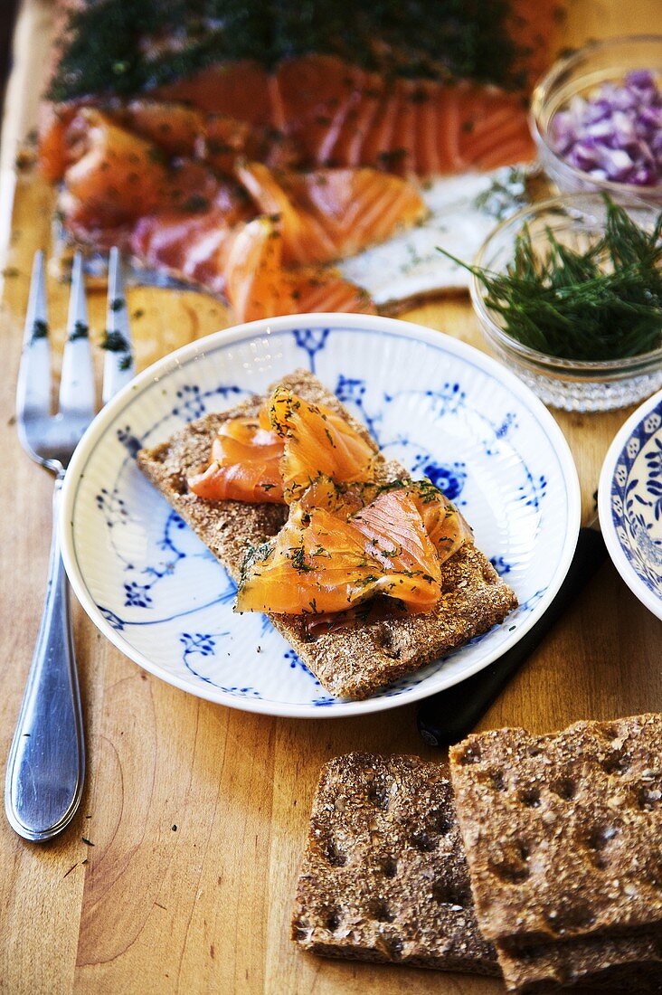 Graved Lachs mit Knäckebrot