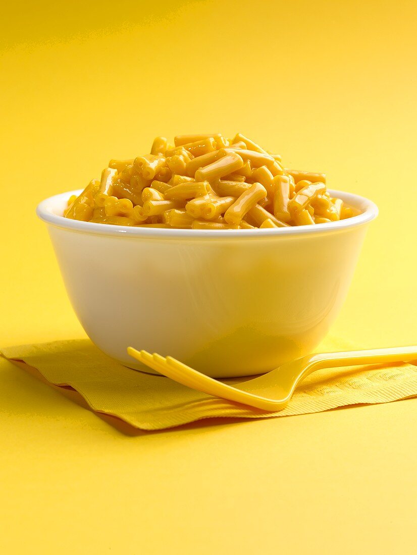 Macaroni and Cheese in weisser Schüssel