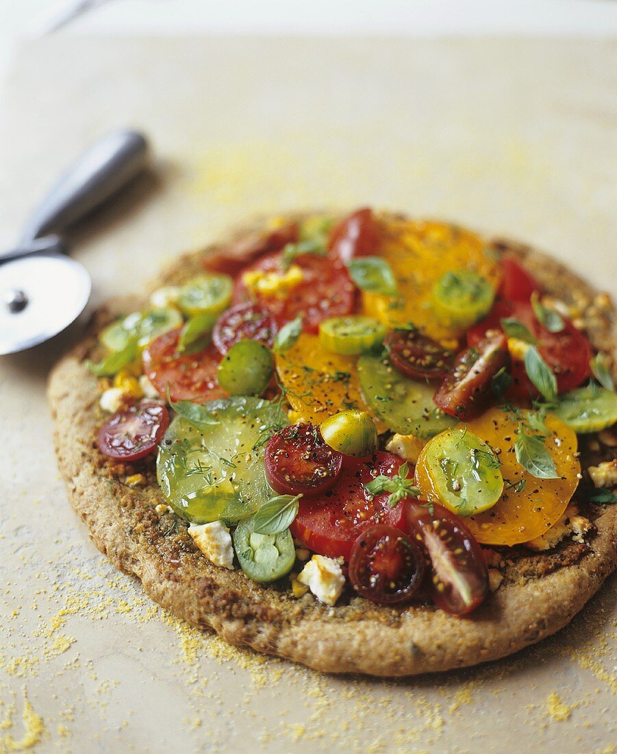 Pizza mit Heirloom Tomaten