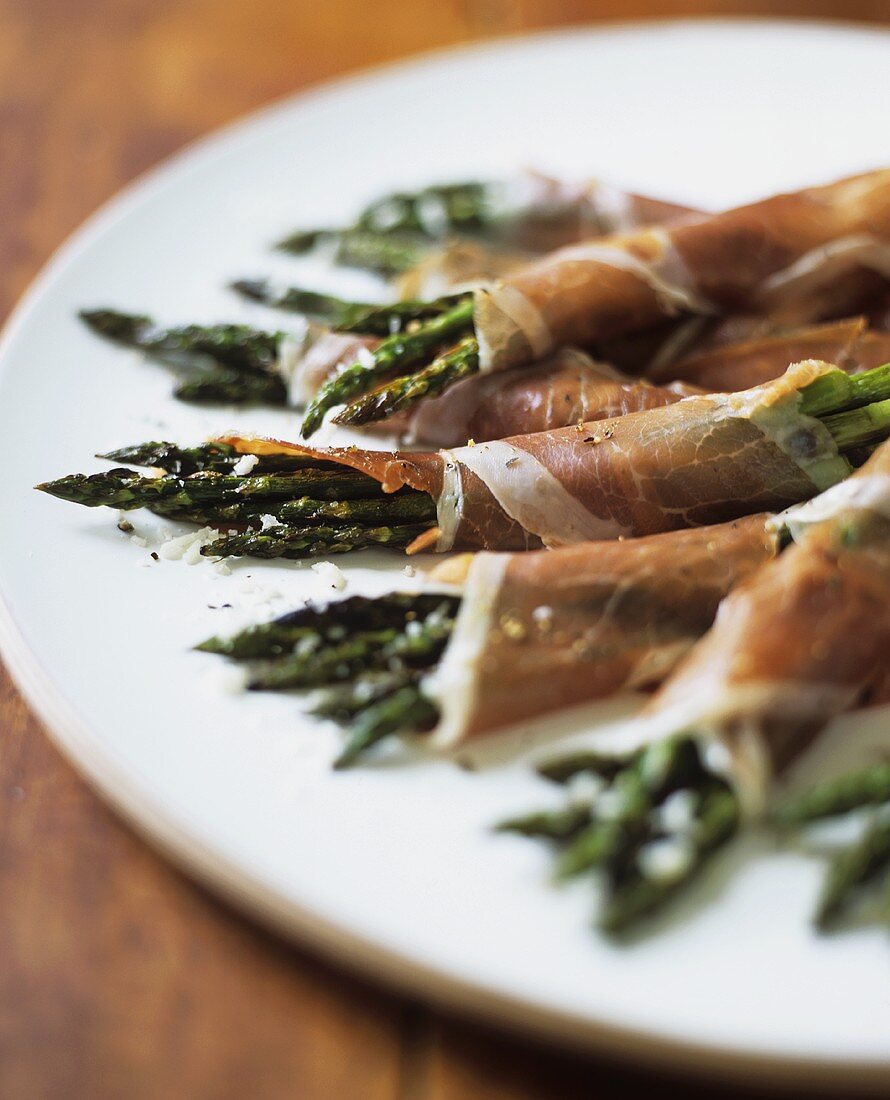 Grilled Asparagus Wrapped in Prosciutto 