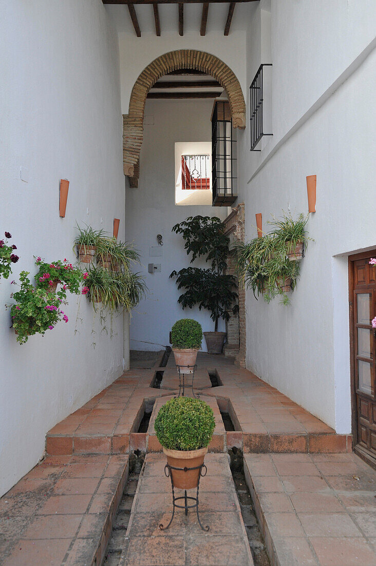 Hof in der Casa Mondragon in der Altstadt von Ronda, Provinz Malaga, Andalusien, Spanien