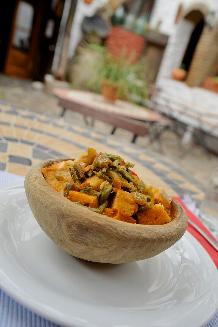 Gemüsesuppe in einem Restaurant in Algatocin, Serrania de Ronda, Andalusien, Spanien, Europa