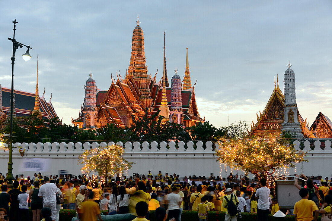 Abendlicher Blick zum Wat Phra Kaeo, Bangkok, Thailand