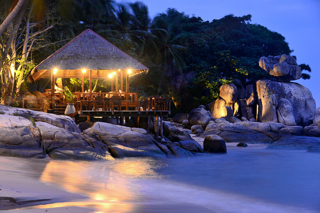 Strand von Ban Mae Hat im Abendlicht, Westküste, Insel Tao, Golf von Thailand, Thailand