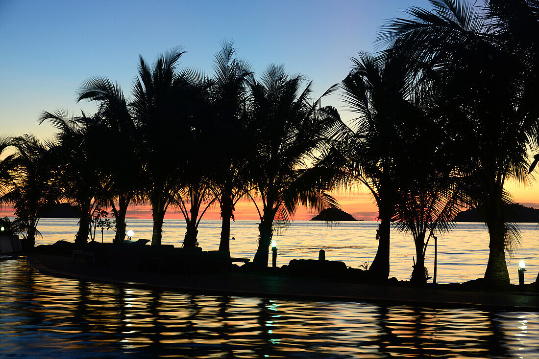 Sonnenuntergang am Strand Kai Bae, Insel Chang, Golf von Thailand, Thailand