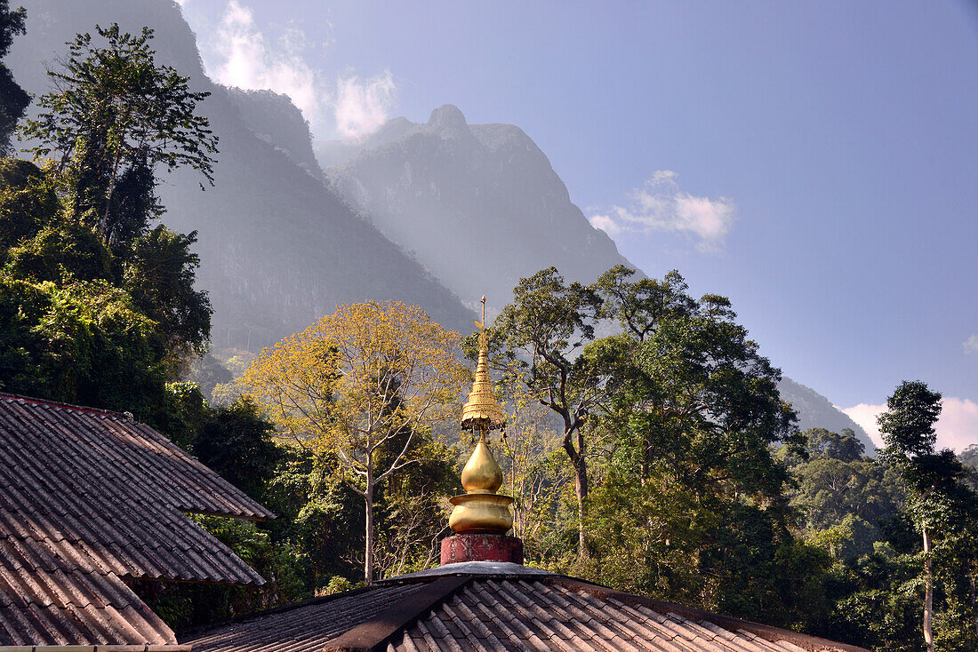 Mountain temple Wat Tham Pha Plong at Chiang Dao, North-Thailand, Thailand