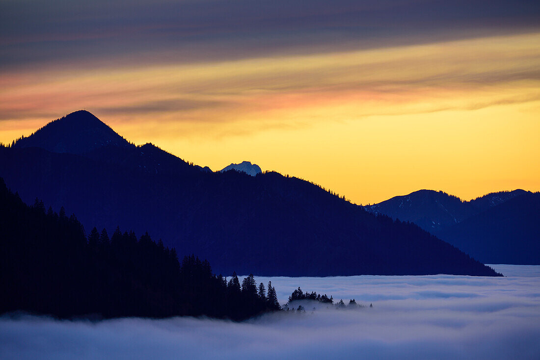Nebelstimmung im Wendelsteingebiet, vom Farrenpoint, Mangfallgebirge, Bayerische Alpen, Oberbayern, Bayern, Deutschland