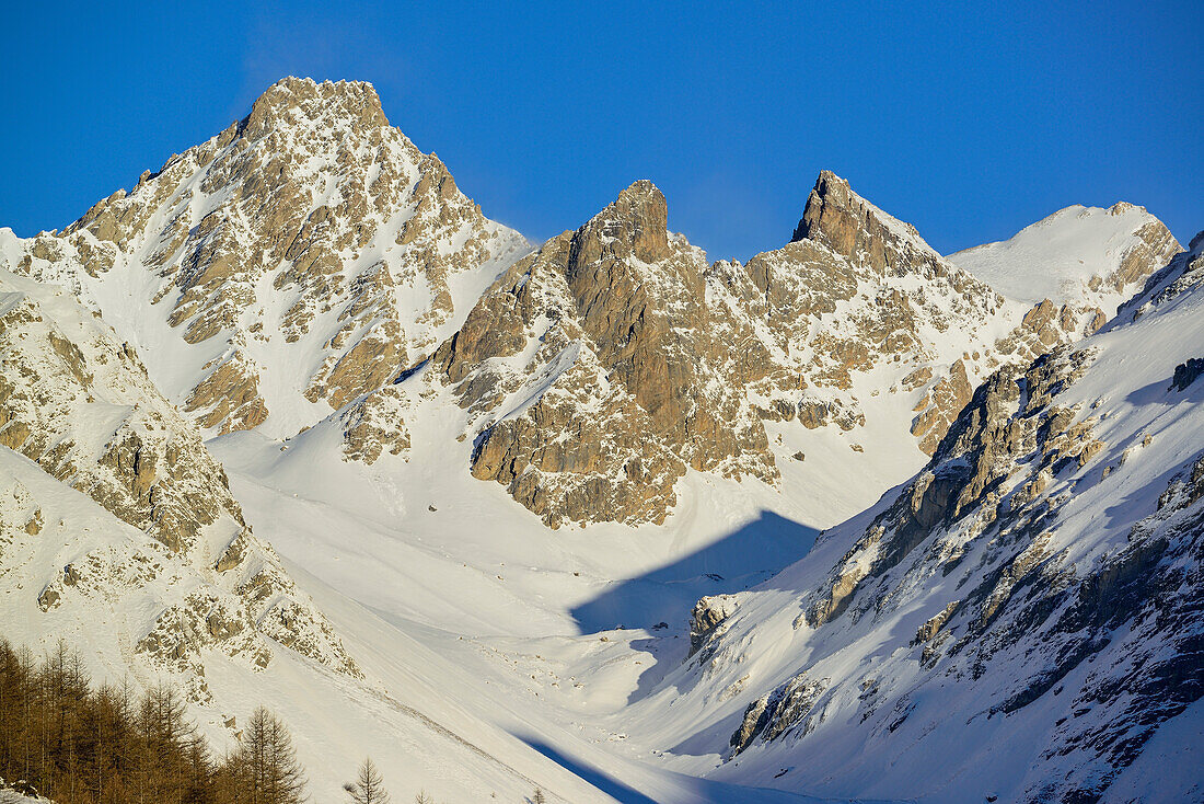 Blick auf Valle dell´Infernetto mit Tete de l´Homme, Punta Dumontel, Punta Sigismondi und Monte Ciaslaras, Valle Maira, Cottische Alpen, Piemont, Italien