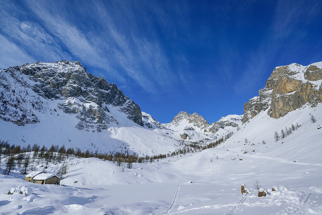 Blick auf Valle Enchiausa mit Monte Oronaye, Valle Enchiausa, Valle Maira, Cottische Alpen, Piemont, Italien
